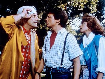 "Zur&uuml;ck in die Zukunft", die Trilogie um den Zeitmaschinenerfinder "Doc" Brown und Teenager Marty McFly, machte Michael J. Fox (Mitte) und Christopher Lloyd zu Stars.