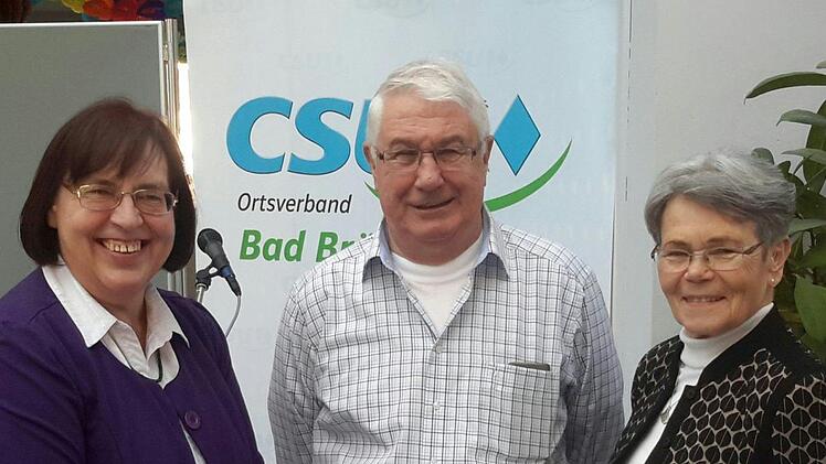 Erneut das Vertrauen ausgesprochen wurde der Vorstandsriege mit (von rechts) Hildegard Schöbel-Bossinger, Rolf Mozer und Gundula Langeworth an der Spitze. Sie führen auch künftig den Ortsverband Bad Brückenau der Senioren-Union. Foto: Rolf Pralle