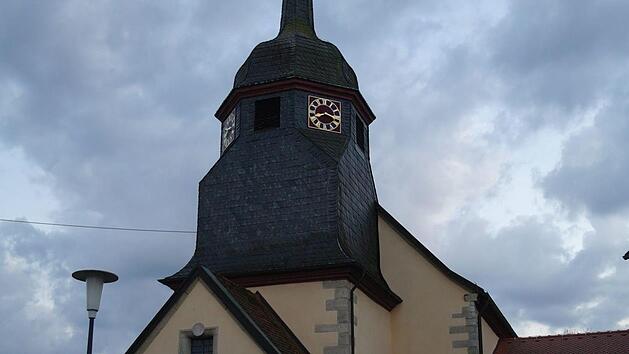 Das Kirchendach in Kothen wird in Teilbereichen neu eingedeckt. Die Gemeinde beteiligt sich zu einem Drittel an den Kosten.  Stephanie Elm