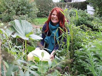 Evelyn Sobotta freut sich über ihre reiche Ernte. Fotos: Dagmar Besand