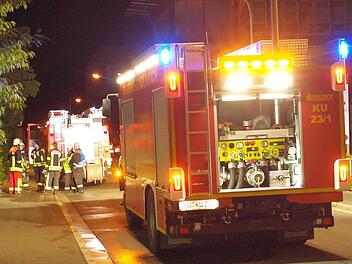 Kurz vor Mitternacht in der E.C.-Baumann-Straße: Die Feuerwehren aus Kulmbach und Höferänger mussten einen Maschinenbrand bei der Firma Baumann Druck bekämpfen.Peter Müller
