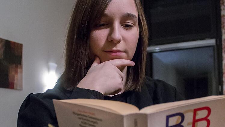 Wenn Sie die Sportfloskel von Linda Wachter, Mittelfeldspielerin beim Fußball-Bezirksoberligisten SV Reitsch, erkennen, haben Sie die Chance auf zwei Basketball-Tickets in Würzburg. Foto: Dominic Buckreus