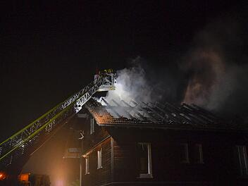 Kreis Bayreuth: Blitz setzt Scheune in Brand - und verursacht enormen Sachschaden