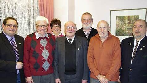 Bei der Jahreshauptversammlung des Obst- und Gartenbauvereins Garitz wurden Mitglieder geehrt. Markus Stockmann (von links) ehrte im Besonderen Horst Hippler, Doris Hauck, Arno Stöcklein, Rainer Hauck, Georg Beck und Georg Weippert. Foto: Klaus Werner