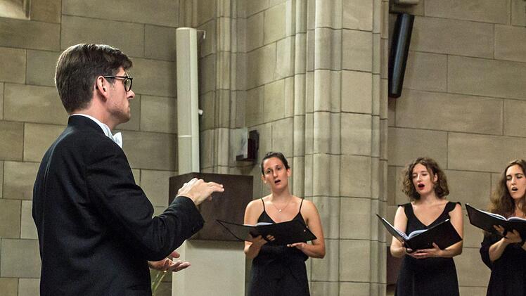 Impressionen: Der Kammerchor der Universität Straßburg gastierte in der Coburger Pfarrkirche St. Augustin.Foto: Jochen Berger
