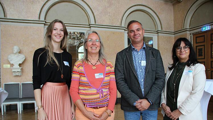 Engagieren sich beim Weißen Ring: Tassilo Wenzel (Lichtenfels) mit dem neuen Coburger Trio Lee Liebscher, Christine Busl, und Corina Trier (von links).
