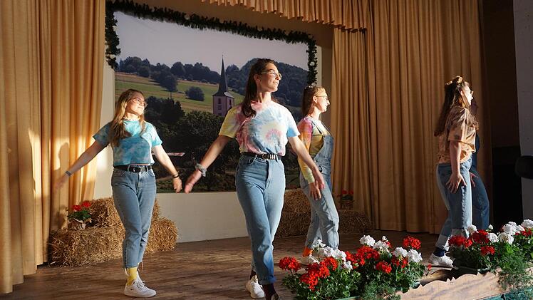 Auftritt der Oberbacher Tanzgruppe im Rahmen des Kommersabends des Rhönklub-Zweigvereins Oberbach. Foto: Marion Eckert