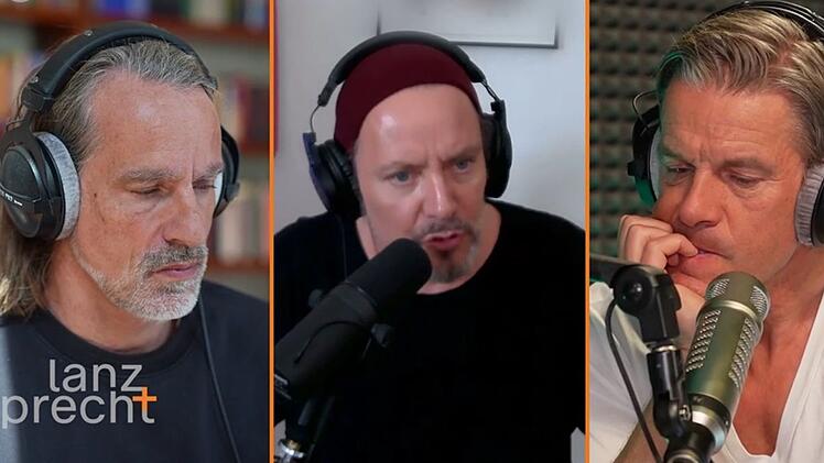 Richard David Precht (links) und Markus Lanz (rechts) sprechen in ihrem Podcast "Lanz + Precht" mit Andreas O. Loff &uuml;ber KI.