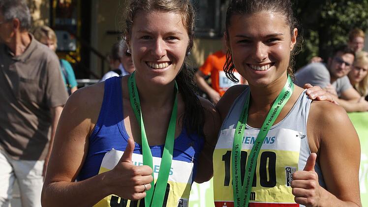 Christina (links) hat die 16 Kilometer Distanz bereits mehrfach gewonnen. Jetzt siegte sie zusammen mit ihrer Schwester Babinja (rechts).  Foto: Hoch