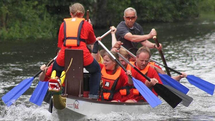 Die Blaulichtfraktion des BRK gibt ihr Bestes, ...