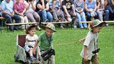 Auff&uuml;hrungen der Kinder beim Sommerfest. Foto: Bauernschubert