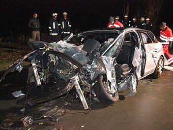 Der Citroen wurde bei dem Unfall total demoliert.  Foto: Friedwald Schedel