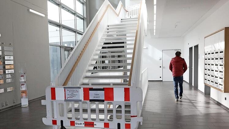 Die Stufen im Medical- Valley-Center sind falsch berechnet. Der Architekt muss nachbessern, die Stadt wartet auf einen Vorschlag.  Foto: Barbara Herbst