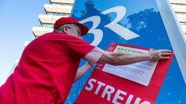 24 Stunden dauert der Streik beim Bayerischen Rundfunk. Das Programm sendet heute mit Einschränkungen. Foto: Peter Kneffel/dpa