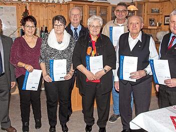 In der Weihnachtsfeier des VdK-Ortsverbandes wurden verdiente Mitglieder für ihre jahrzehntelange Treue zum VdK geehrt. Foto: Klaus Gagel