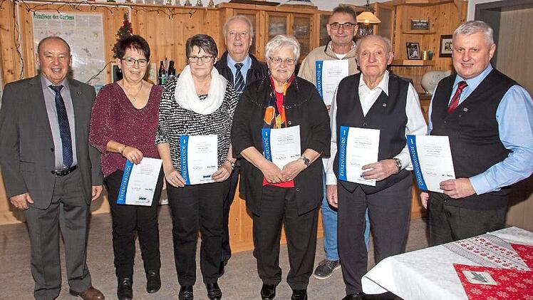 In der Weihnachtsfeier des VdK-Ortsverbandes wurden verdiente Mitglieder für ihre jahrzehntelange Treue zum VdK geehrt. Foto: Klaus Gagel