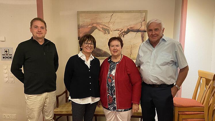 Neu im Vorstand des Helfervereins Juliusspital e.V. ist als Kassier . Oliver Hofmann (von links). Andrea Ziska (1. Vorsitzende), Anneliese Albert (Schriftführerin) und Theo Vorndran (2. Vorsitzender) wurden wiedergewählt.