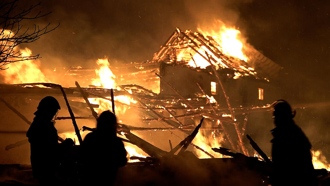 Großbrand im Kreis Hof: Scheune brennt komplett aus