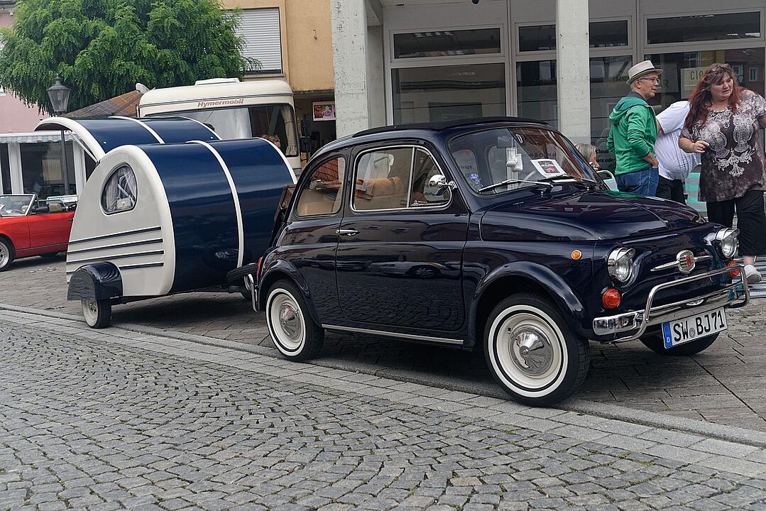 Historische Automobile und Motorräder
