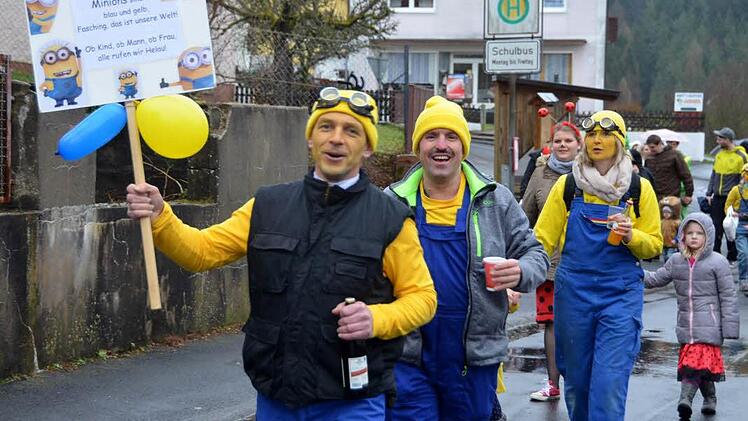 Trotz Regen gute Laune in Oehrberg. Foto: Peter Rauch