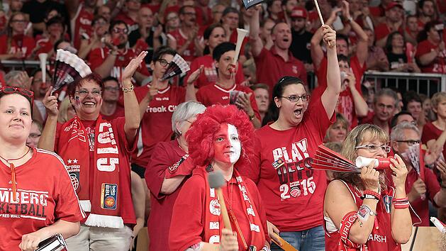 Hier schl&auml;gt das Basketballherz schon jetzt! In der Brust der Fans. Das allein z&auml;hlt. Foto: Sportpress