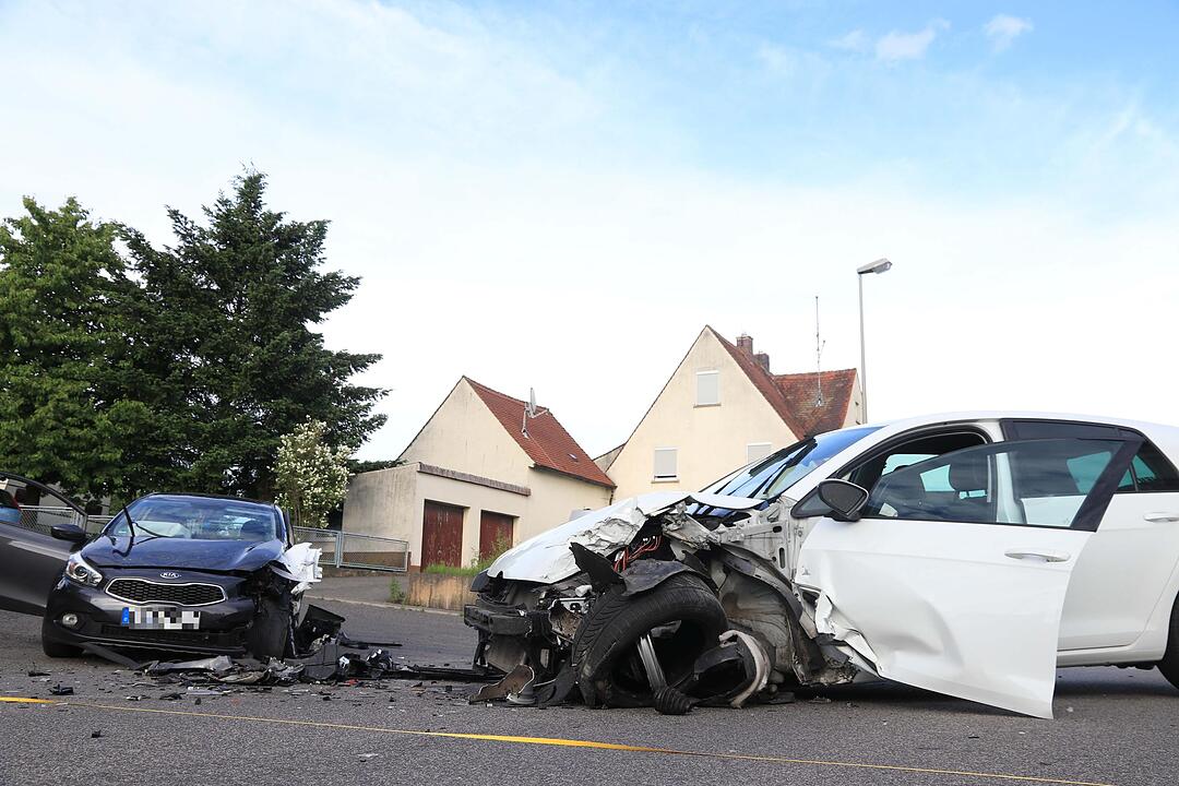 Betrunkener prallt in Gegenverkehr in Mühlendorf