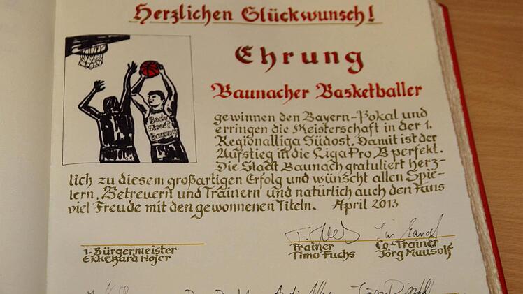 Meisterschaft, Pokal und Aufstieg: Im "Goldenen Buch" verewigt.