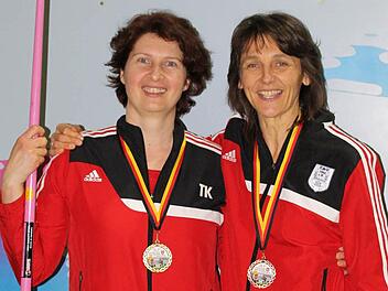 Zwei Medaillen für den TSV Münnerstadt. Tanja Köhler (links) wurde im Speerwurf der W-40 deutsche Meisterin. Ihre Teamkollegin Iris Heid gewann Bronze im Hochsprung. Foto: TSV Münnerstadt