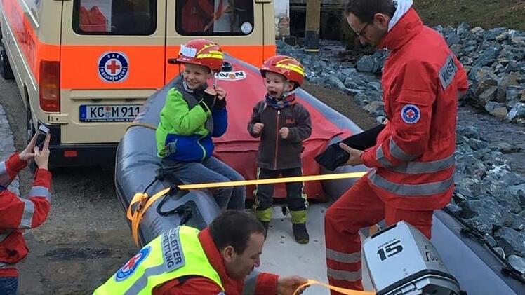 Die Jugendgruppe absolviert eine Boots&uuml;bung.Maria L&ouml;ffler