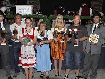 Die Pokalgewinner des diesjährigen Vogelschießens. Fotos: Michael Wunder