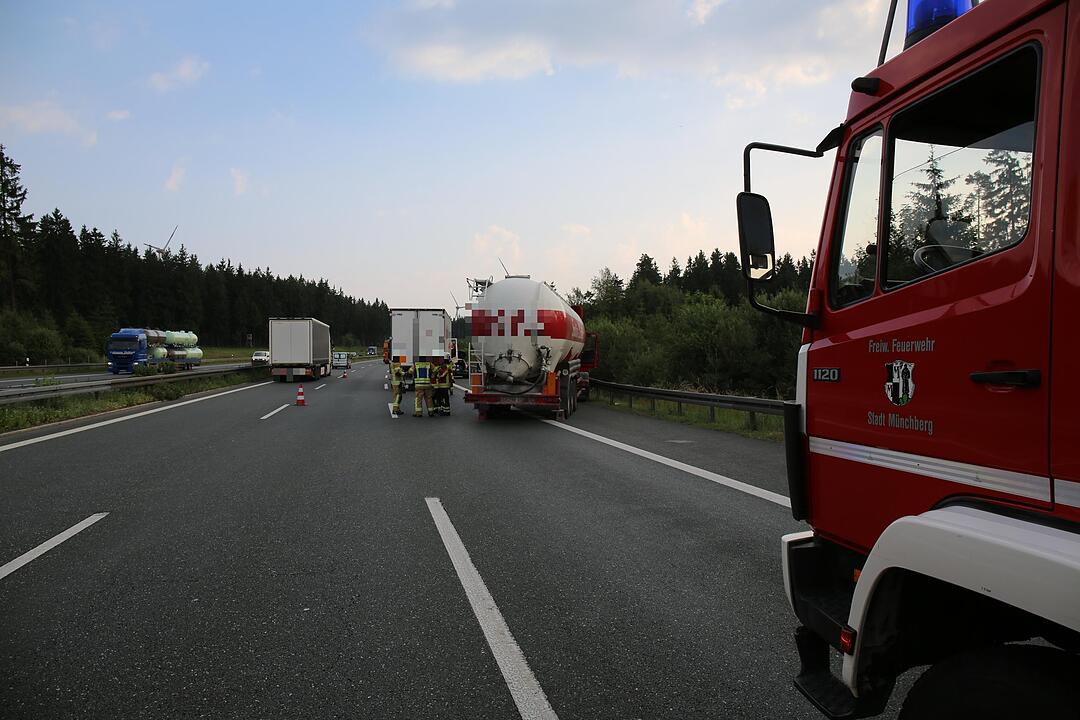 Unfall auf A9: Helfer retten bewusstlosen Lkw-Fahrer