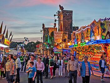Bayreuth: Volksfest 2023 startet am Freitag - 80 Meter hohes Fahrgeschäft feiert Premiere