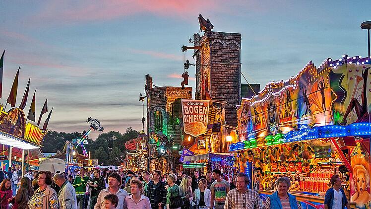 Bayreuth: Volksfest 2023 startet am Freitag - 80 Meter hohes Fahrgeschäft feiert Premiere