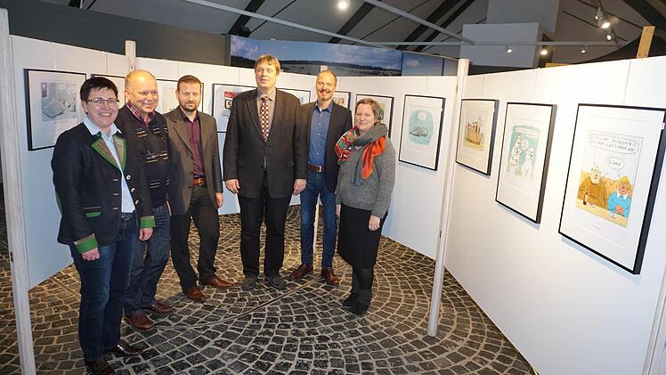 Sie eröffneten kürzlich die Ausstellung im Haus der Langen Rhön zum Thema "Kirche trifft ... Natur": (von links) Bürgermeisterin Birgit Erb, Michael Geier, Christof Gawronski, Christian Klug, Klaus Spitzl und Ilka Seichter.  Foto: Marion Eckert