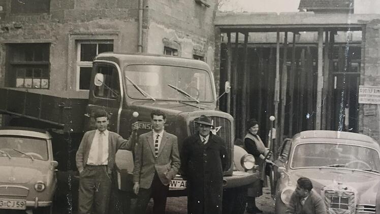 Fotoaufnahme aus den frühen Jahren des Unternehmens. Foto: Archiv Seger Transporte
