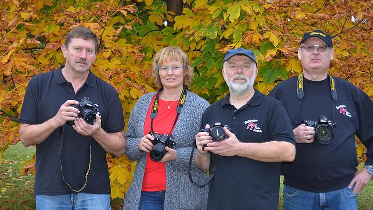 Vorsitzender Herbert Agel, Kassiererin Tanja Zeus, Zweiter Vorsitzender Thomas Stadelmann und Fotobörsen-Manager Thomas Wachter freuen sich auf die 20. Steinberger Fotobörse.Heike Schülein