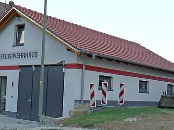 Ehrenamt st&auml;rkt die Gemeinschaft, so wie hier zum Beispiel in Lu&szlig;berg, wo die Ehrenamtlichen der Feuerwehr rund 700 Stunden Eigenleistung in den Umbau des Feuerwehrhauses eingebracht haben.  Foto: Christian Licha