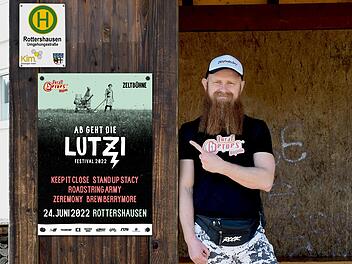 Das "local heroes Bayern"-Team freut sich über seine Top 5. "Brew Berrymore", "Stand Up Stacy", "Zeremony", "Keep it close" und "Roadstring Army" ziehen ins Landesfinale 2022 ein. Zu sehen sind sie in Rottershausen. Foto: Dani Red
