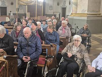 Die Gruppe des BRK aus den Ha&szlig;bergen in der Wallfahrtsbasilika Vierzehnheiligen, von der die Besucher sehr begeistert waren.