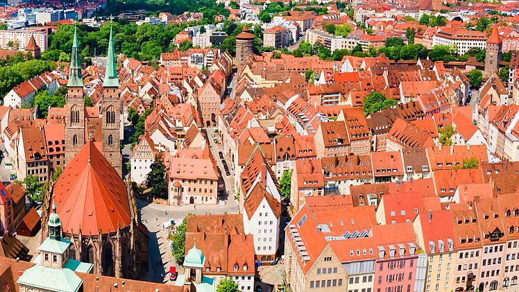 Luftaufnahme der N&uuml;rnberger Altstadt mit historischen Geb&auml;uden