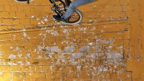 Die Würzburg Rider nehmen mit ihren BMX-Bikes die Bühne unter die Räder.  Foto: L. Königer