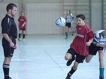 Auf den ersten Blick ist Futsal ganz normaler Hallenfußball. Doch das Regelwerk hält einige Extras parat. Foto: Anders