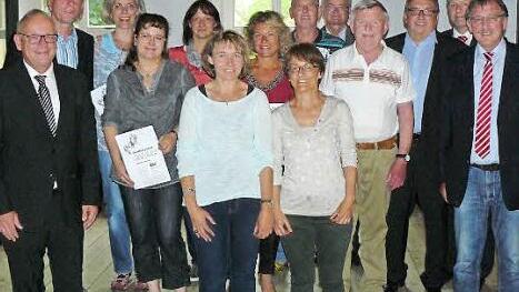 17 Schulweghelferinnen und -helfer wurden für ihr langjähriges ehrenamtliches Engagement geehrt. Foto: Klaus-Peter Wulf