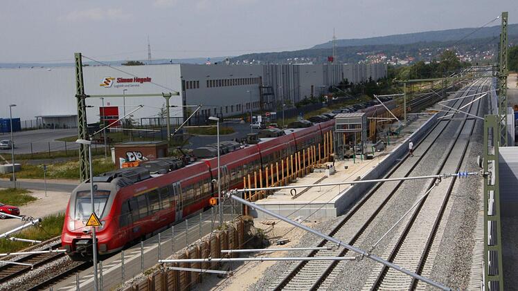 Künftig hält die S-Bahn an dieser Stelle - 100 Meter weiter nördlich als bisher - in Kersbach. Foto: Josef Hofbauer