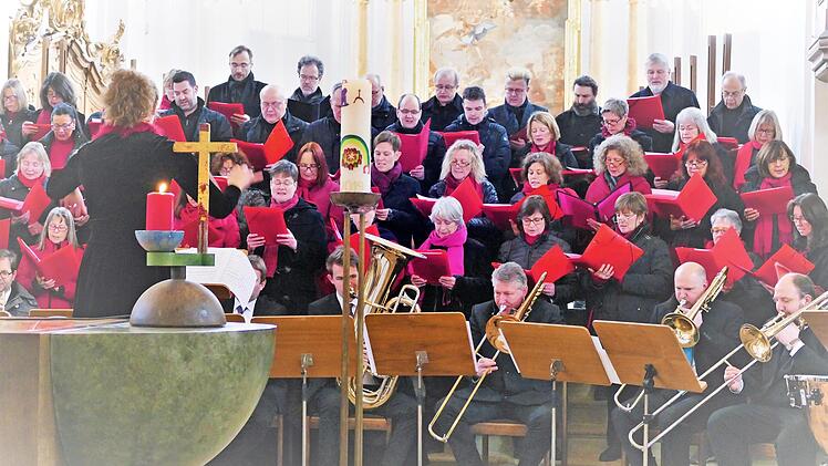 Die Bläser und Sänger/innen boten herausragende Kirchenmusik. Fotos: Marion Krüger-Hundrup