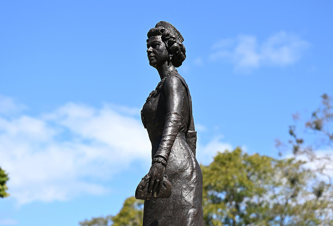 QUEEN ELIZABETH II AUSTRALIA REAX
