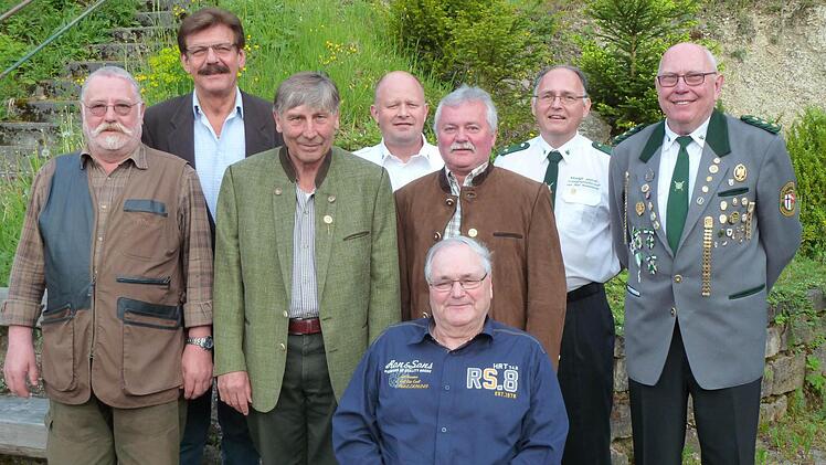 Von links nach rechts: Gerald Geier, Bgm. Reimar Glückler, Lothar Keß, Andreas Rieß, Otmar Bayer, Heinz Frötschner, Friedrich Schellenberger, vorne: Uwe Schmidt Foto: Elke Schellenberger