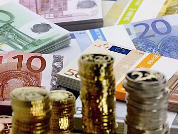 Bis zum Jahr 2017 will die Stadt Kupferberg ihre Schulden unter die Millionengrenze drücken. Symbolbild: dpa