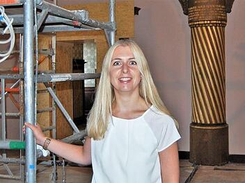 Mitten in der Generalsanierung des Schlosses Aschach übernahm Josefine Glöckler (32) die Leitung der Museen. Foto: Sigismund von Dobschütz