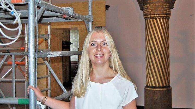 Mitten in der Generalsanierung des Schlosses Aschach übernahm Josefine Glöckler (32) die Leitung der Museen. Foto: Sigismund von Dobschütz